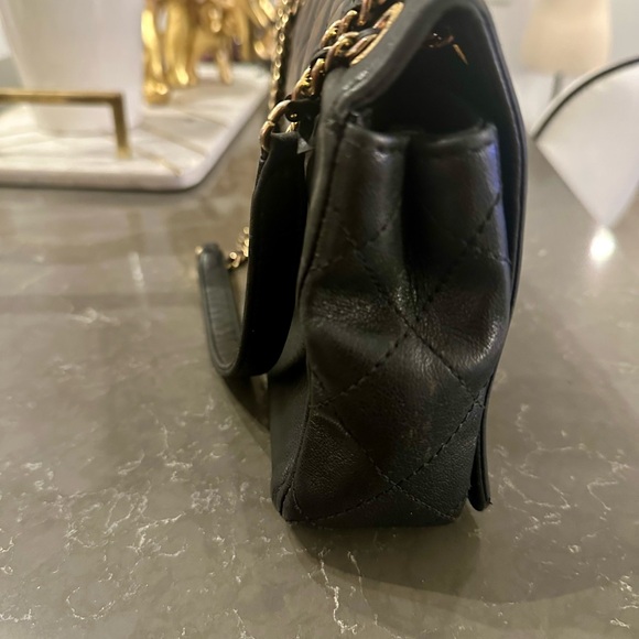 Chanel Black Quilted Leather Shoulder Bag - Picture 5 of 16